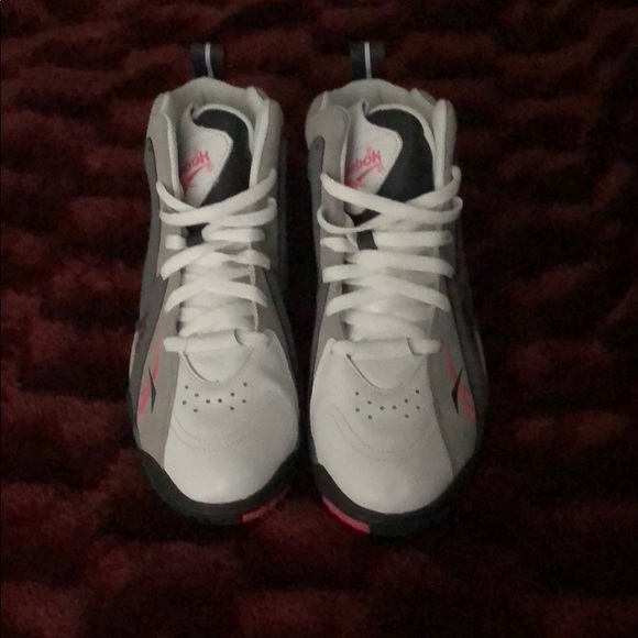 Kamikazes size 8 men/ also has color white in shoe - Picture 2 of 2